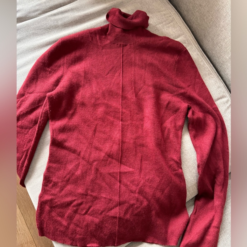 Cashmere silk red turtleneck